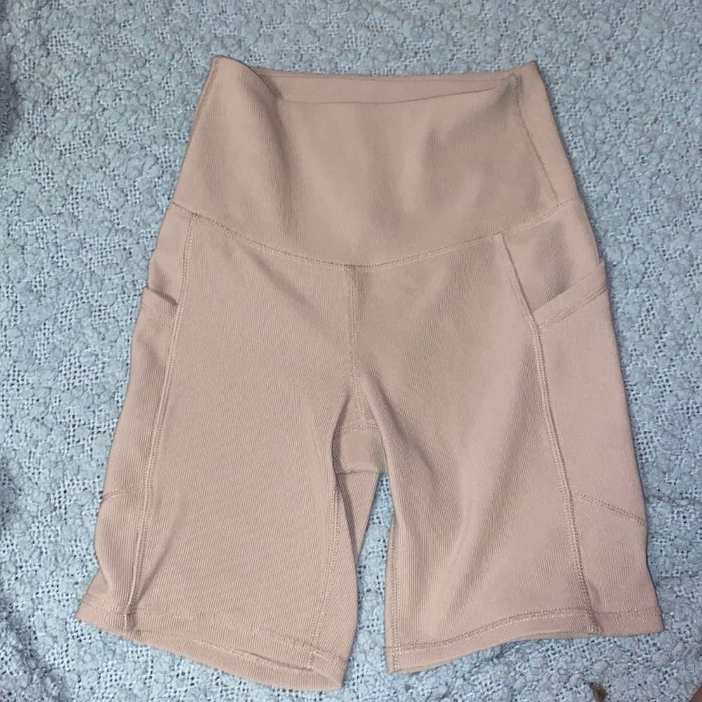 Women’s sports shorts with phone holder
